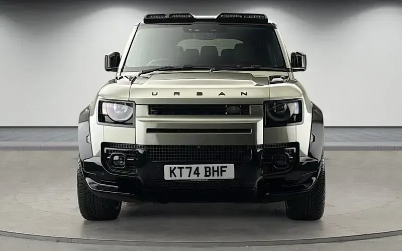 Used Land Rover Defender HSE Dynamic 350 HP (257 kW) 2024 Pangea green SUV