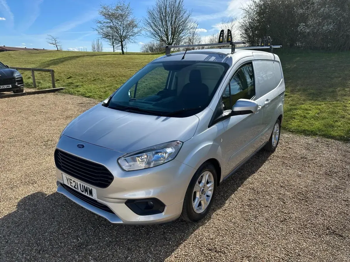 Usado Ford Transit Limited 100 CV (73 kW) 2021 Plateado Van
