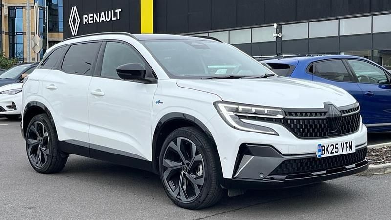 Used Renault Austral Iconic Esprit Alpine 200 HP (147 kW) 2025 Arctic white  SUV