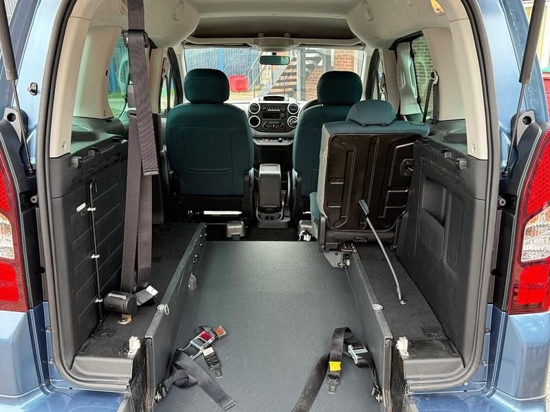 Used Citroën Berlingo Feel 100 HP (73 kW) 2018 Blue MPV