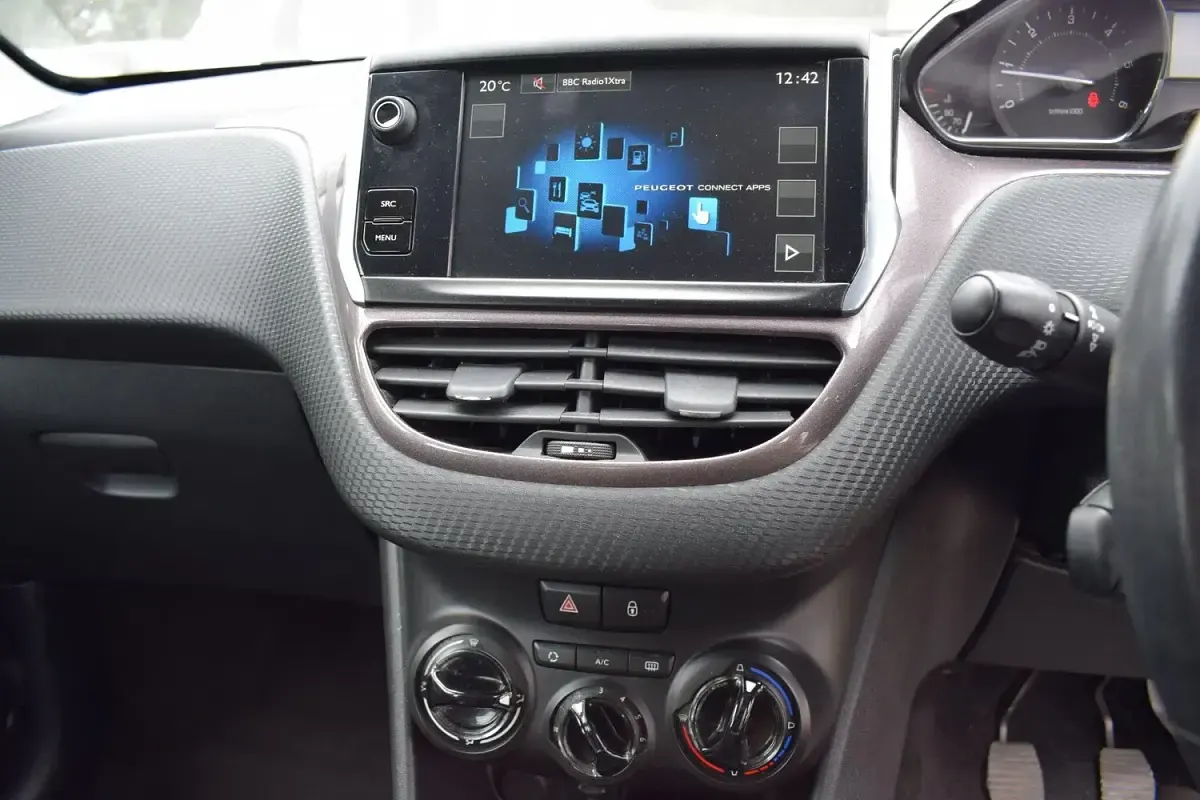Used Peugeot 2008 Active 115 HP (84 kW) 2015 Black SUV