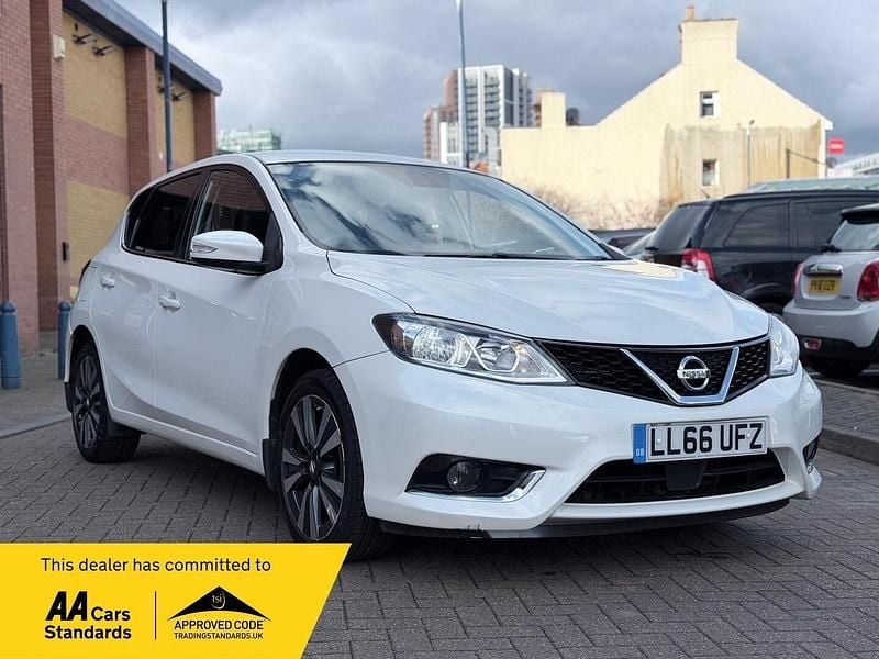 Used Nissan Pulsar N-Connecta 115 HP (84 kW) 2016 White Hatchback