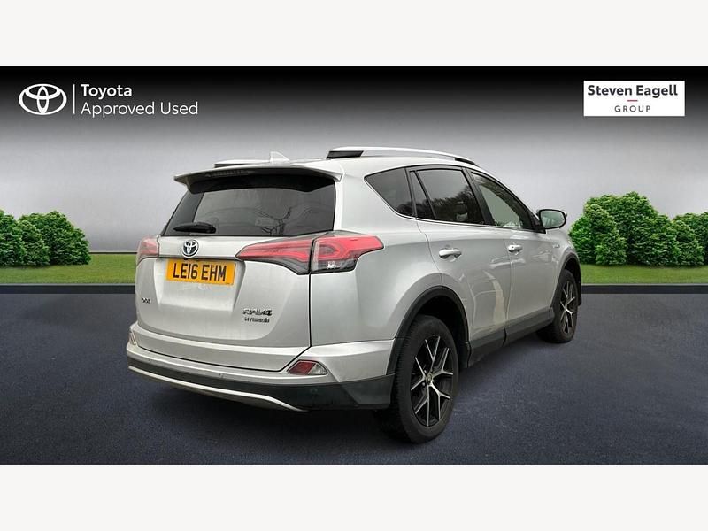 Used Toyota RAV4 197 HP (144 kW) 2016 Silver SUV