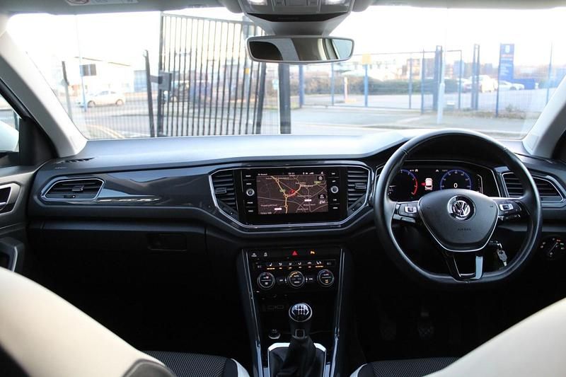 Used VW T-Roc SEL 115 HP (84 kW) 2019 White SUV