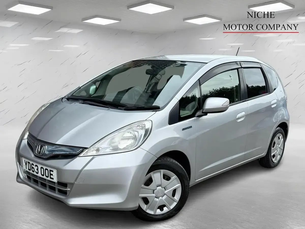 Used Honda Jazz Hybrid 102 HP (75 kW) 2026 Silver Hatchback
