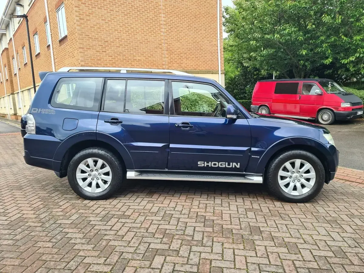 Used Mitsubishi Shogun Elegance 197 HP (144 kW) 2011 Blue SUV