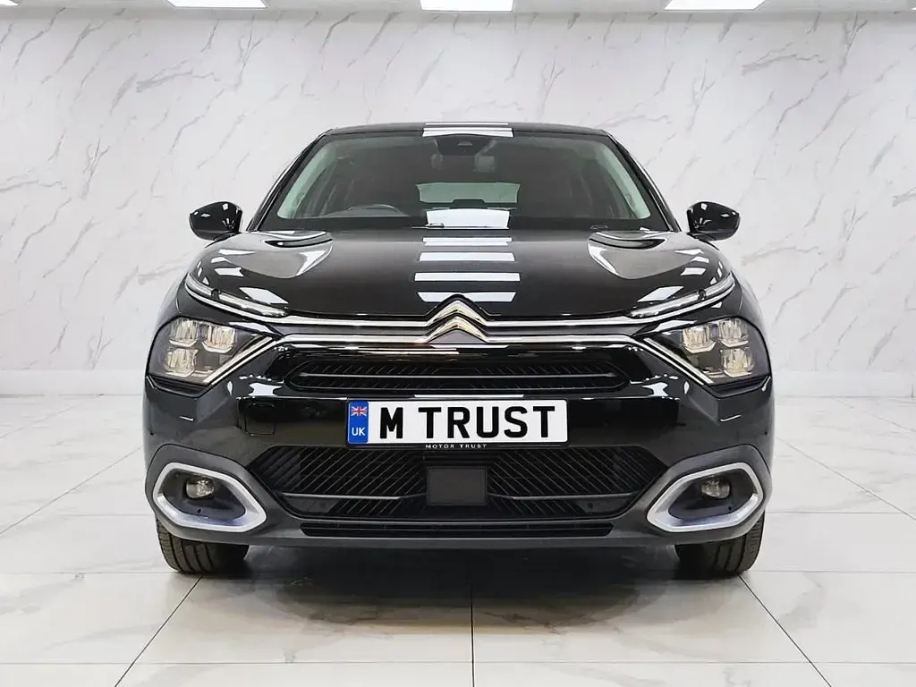 Used Citroën C4 Shine 130 HP (95 kW) 2023 Black SUV
