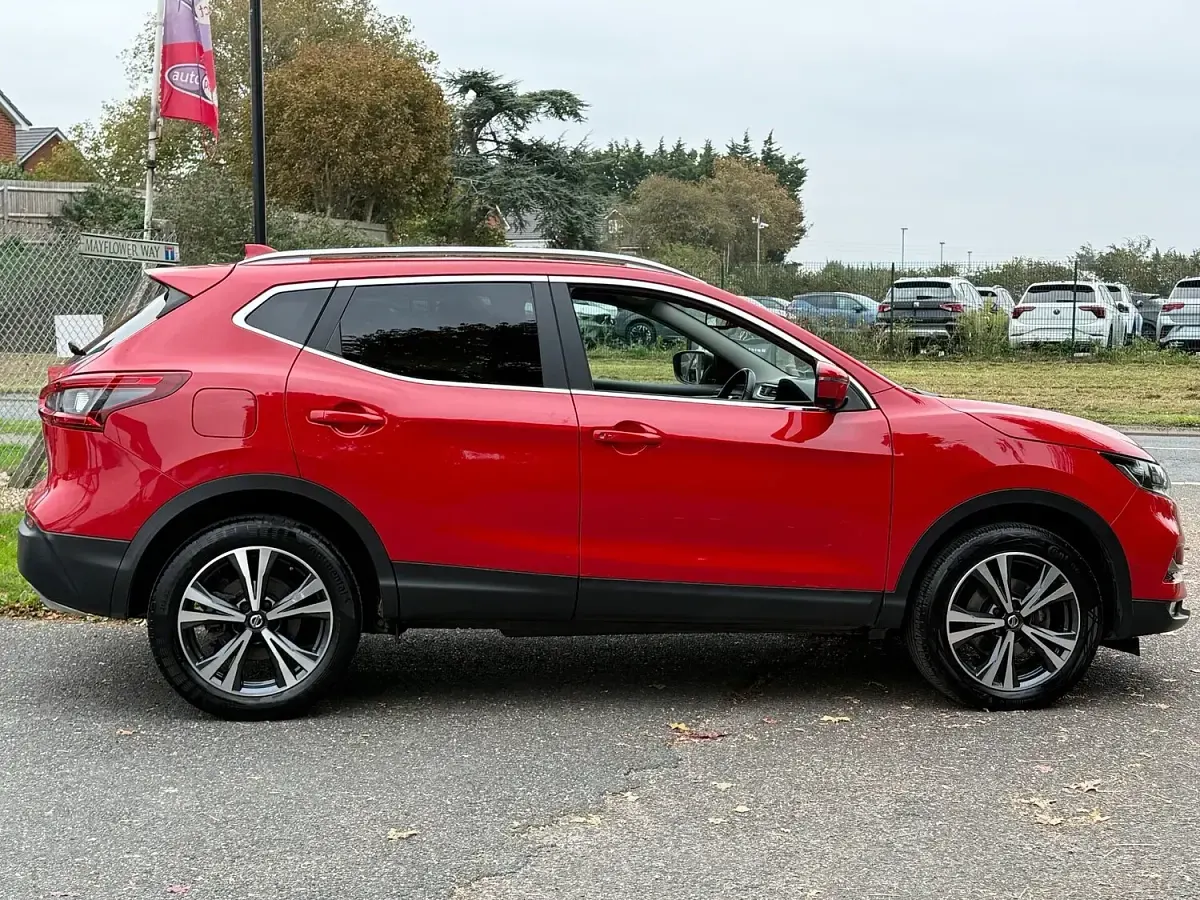 Used Nissan Qashqai N-Connecta 160 HP (117 kW) 2019 Red SUV