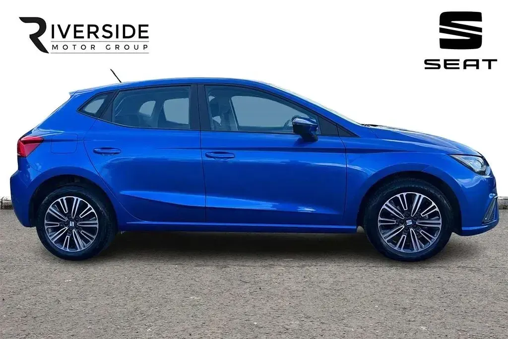 Usado Seat Ibiza SE Technology 95 CV (69 kW) 2024 Azul Utilitario
