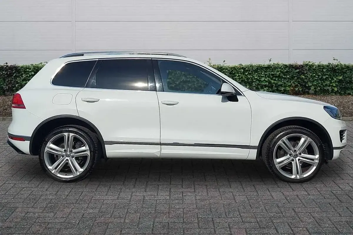 Used VW Touareg R-line Plus 2018 White SUV