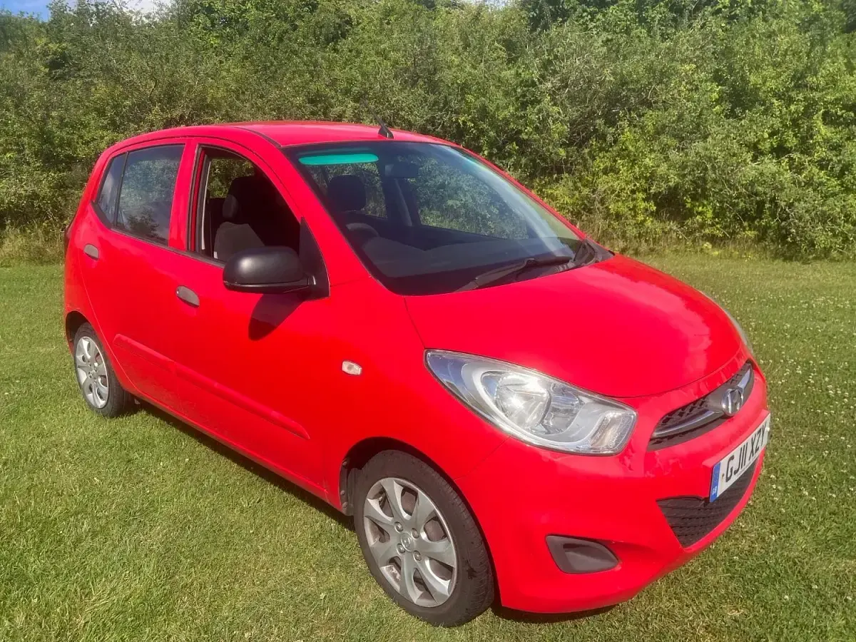 Used Hyundai i10 Classic 86 HP (63 kW) 2011 Red Hatchback