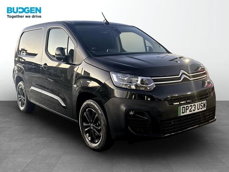 Usado Citroën e-Berlingo 100 kW (136 HP) 2023 Preto Monovolume