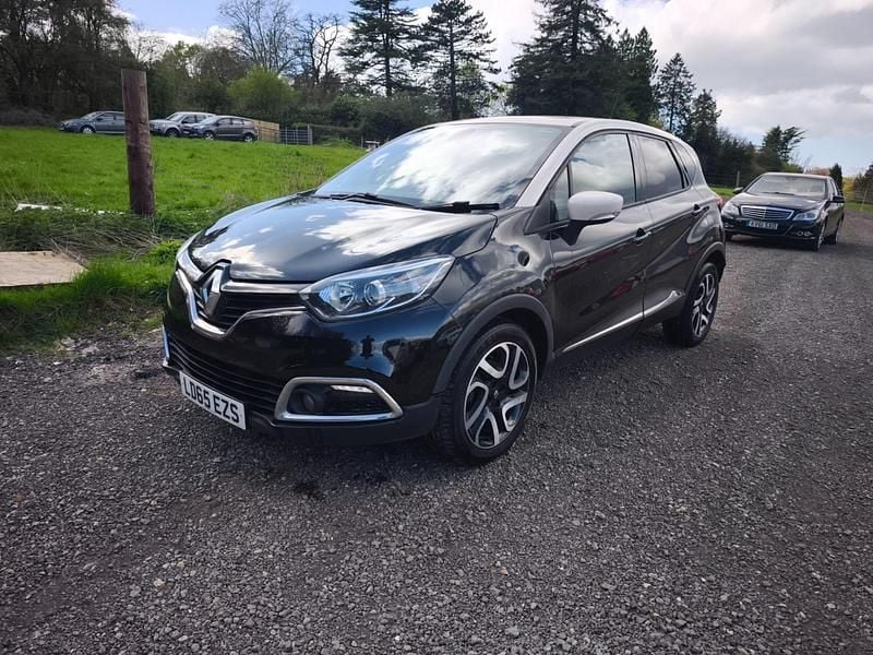 Used Renault Captur Dynamique 90 HP (66 kW) 2015 Black SUV