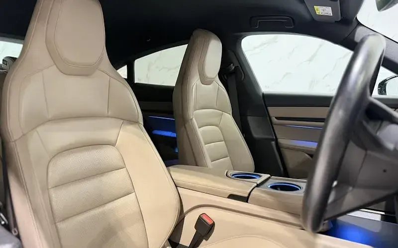 Begagnad Porsche Taycan 389 kW (530 HK) 2023 Sedan
