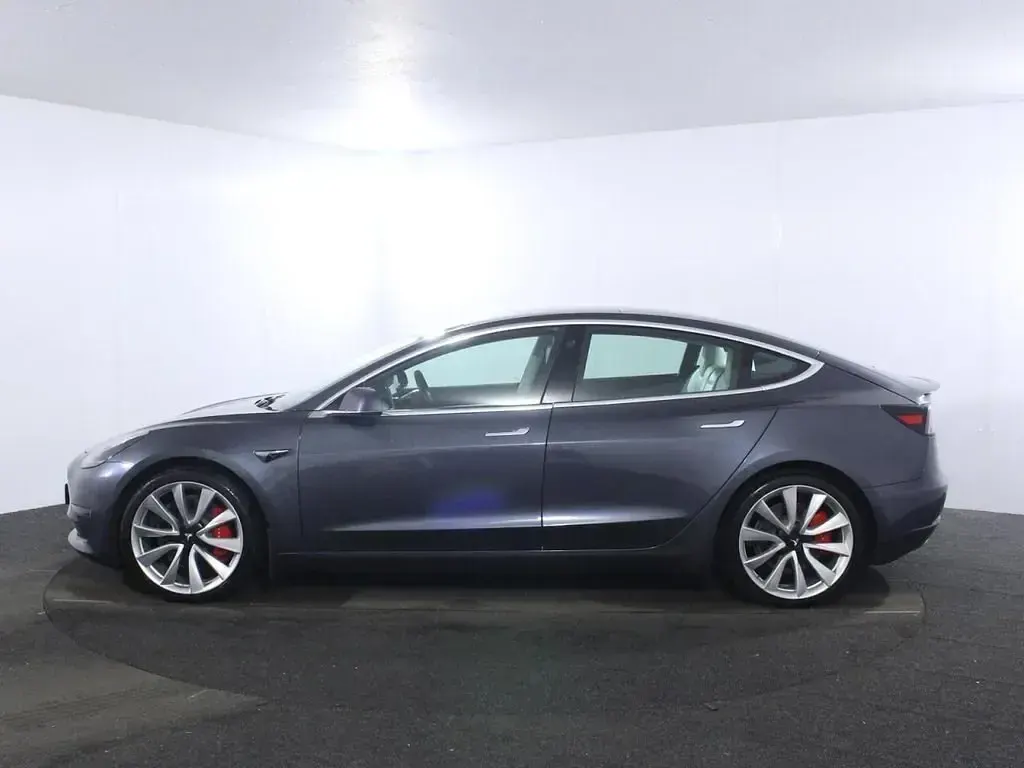 Usado Tesla Model 3 Performance 461 kW (627 HP) 2019 Cinzento Sedan