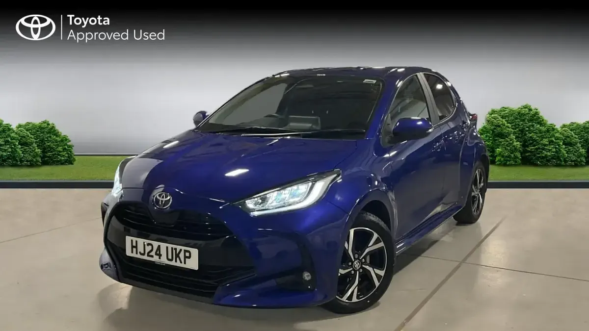 Used Toyota Yaris Design 116 HP (85 kW) 2024 Blue Hatchback