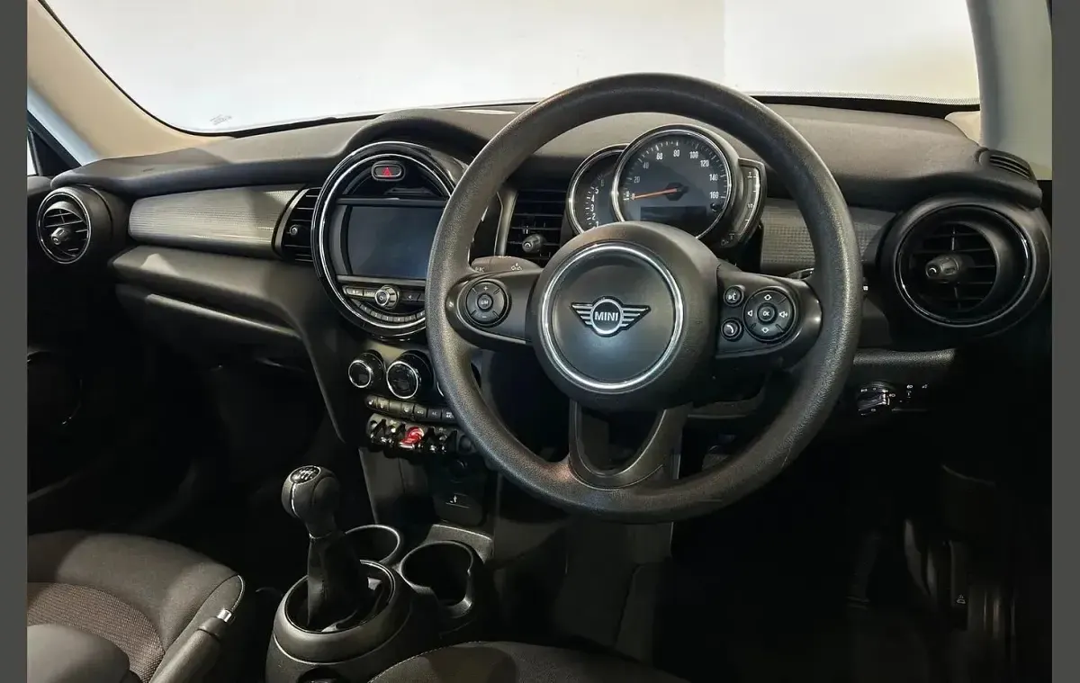 Używany Mini Cooper Classic 134 KM (98 kW) 2019 Szary Hatchback