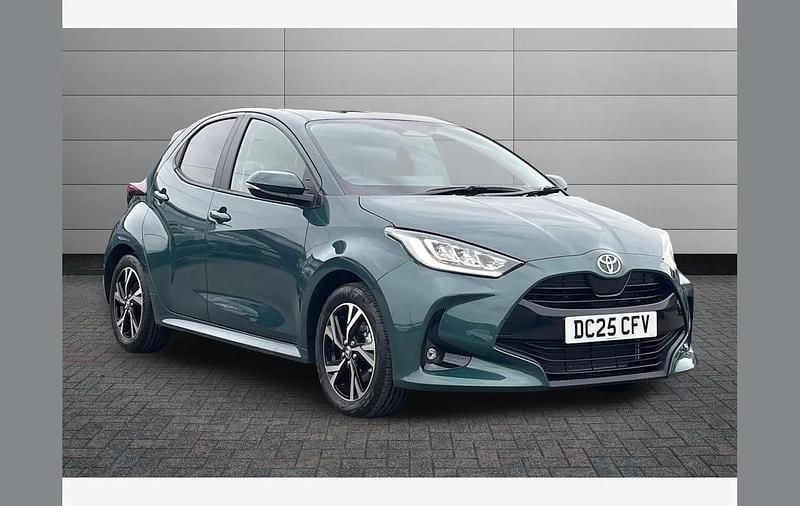 New Toyota Yaris Hybrid Design 116 HP (85 kW) 2025 Green Hatchback