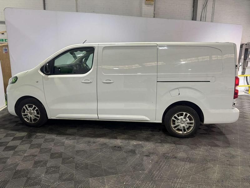 Used Vauxhall Vivaro Sportive 100 HP (73 kW) 2022 White MPV