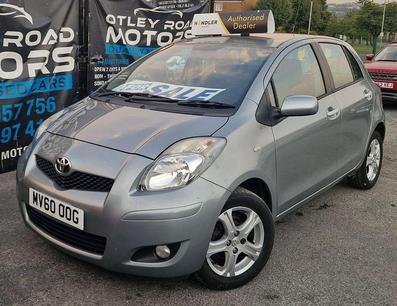 Silver Used 2010 Toyota Yaris Hatchback | £2,495 (Fair price) - Image 1/4