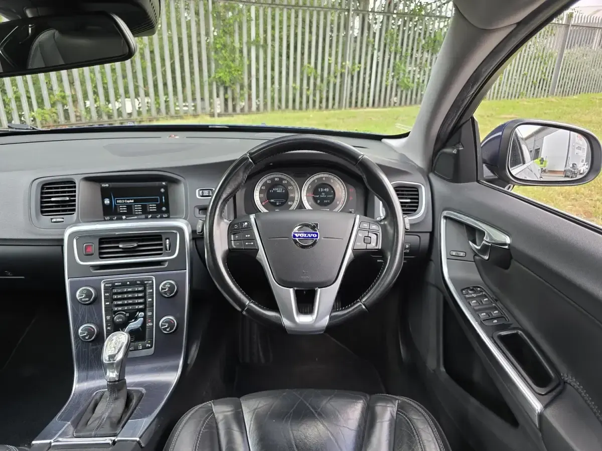 Used Volvo V60 Ocean Race 180 HP (132 kW) 2013 Blue Estate