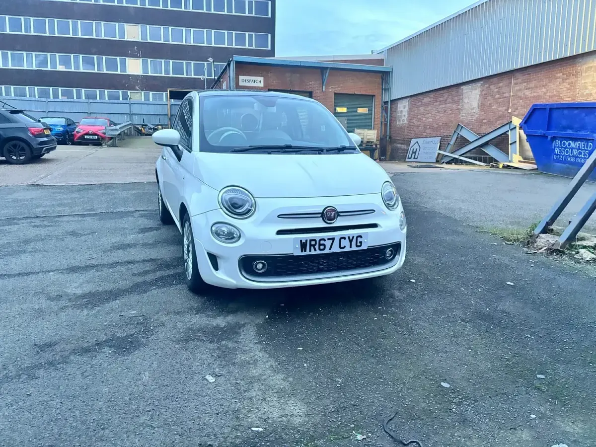 Begagnad Fiat 500 Lounge 69 HK (50 kW) 2017 Vit Halvkombi