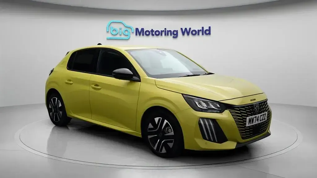 Used Peugeot 208 Allure 101 HP (74 kW) 2024 Hatchback