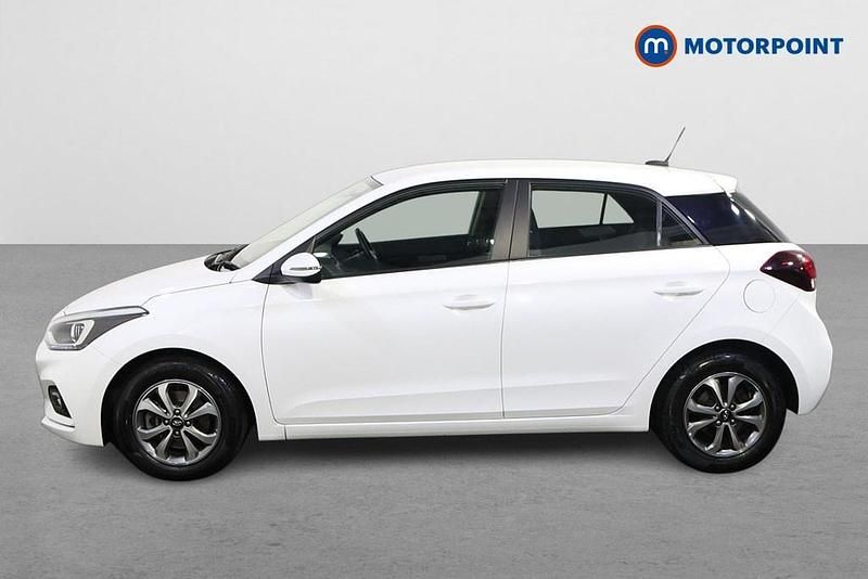 Used Hyundai i20 SE 101 HP (74 kW) 2019 White Hatchback