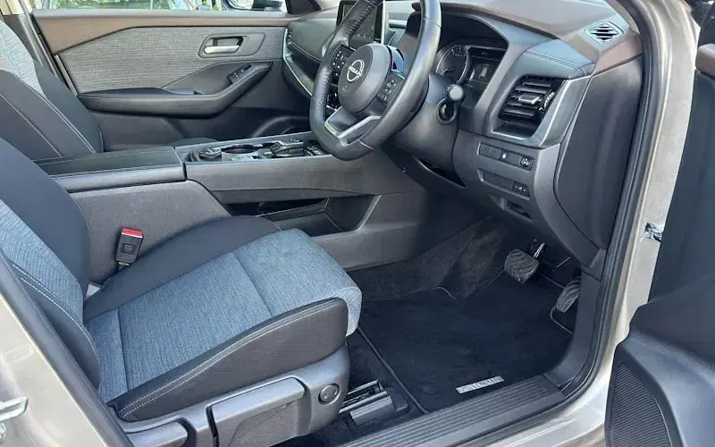 Used Nissan X-Trail Acenta 213 HP (156 kW) 2024 Silver SUV
