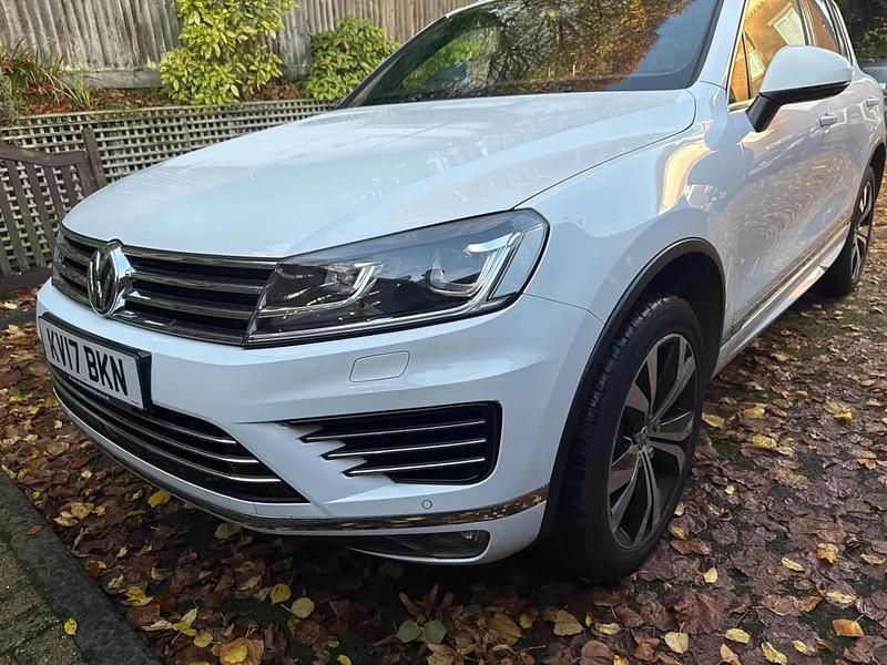 White Used 2017 VW Touareg R-line SUV | £22,399 (Super price) - Image 1/1