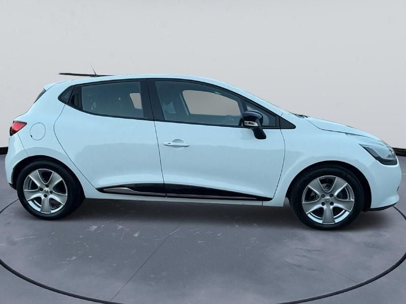 Used Renault Clio IV Dynamique 2015 White Hatchback