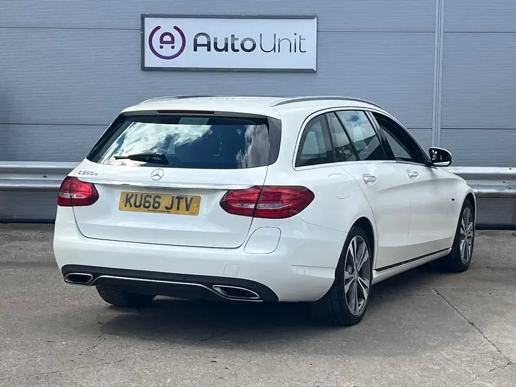 Begagnad Mercedes C350e Premium Plus 2016 Vit Kombi