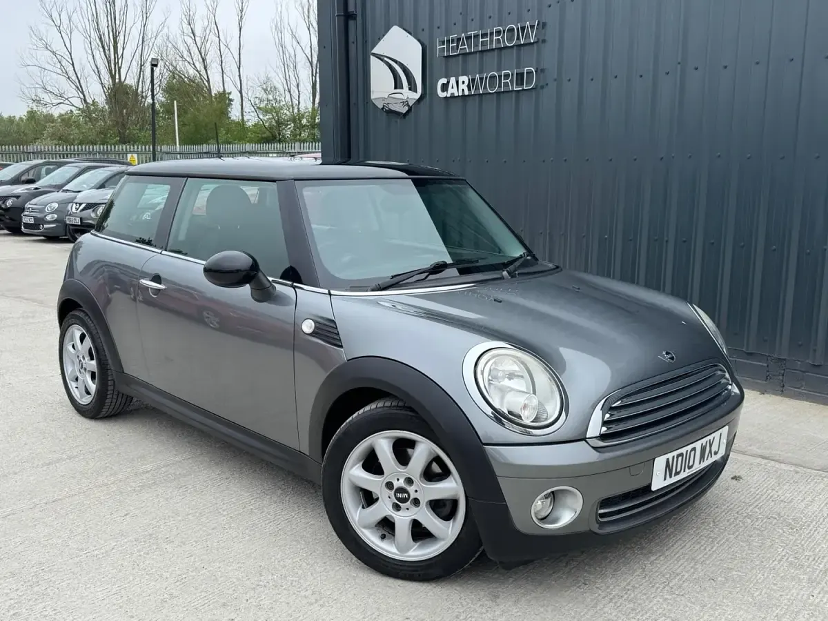 Usado Mini Cooper Hatch 122 CV (89 kW) 2010 Gris Utilitario