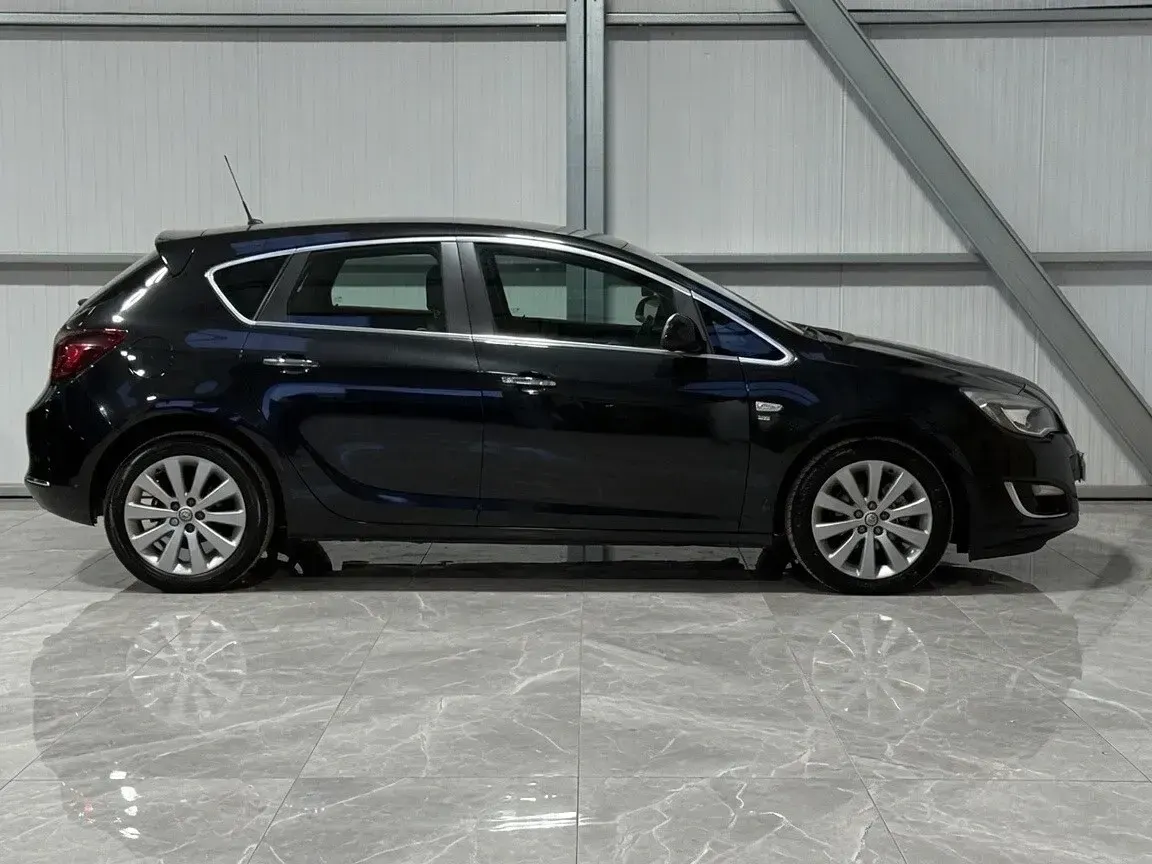 Used Vauxhall Astra 115 HP (84 kW) 2013 Black Hatchback
