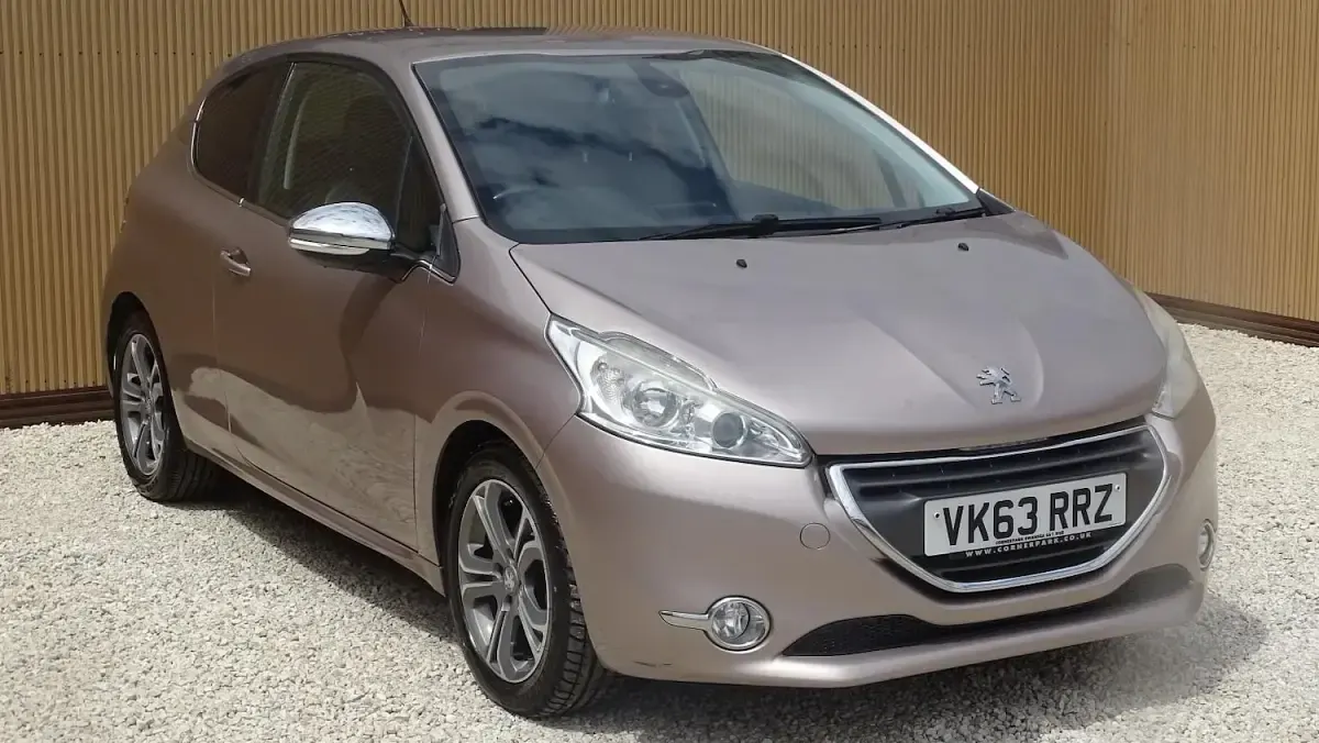 Used Peugeot 208 Allure 82 HP (60 kW) 2013 Pink Hatchback