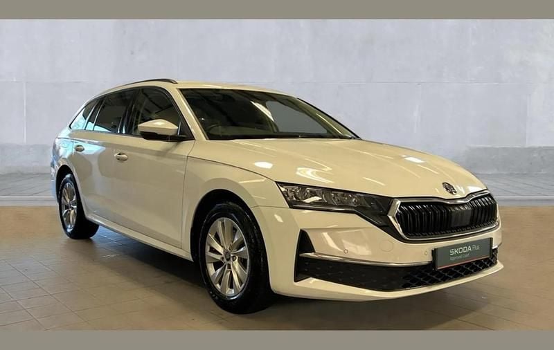White Used 2025 Skoda Octavia SE Technology Estate | £21,490 (Fair price) - Image 1/4