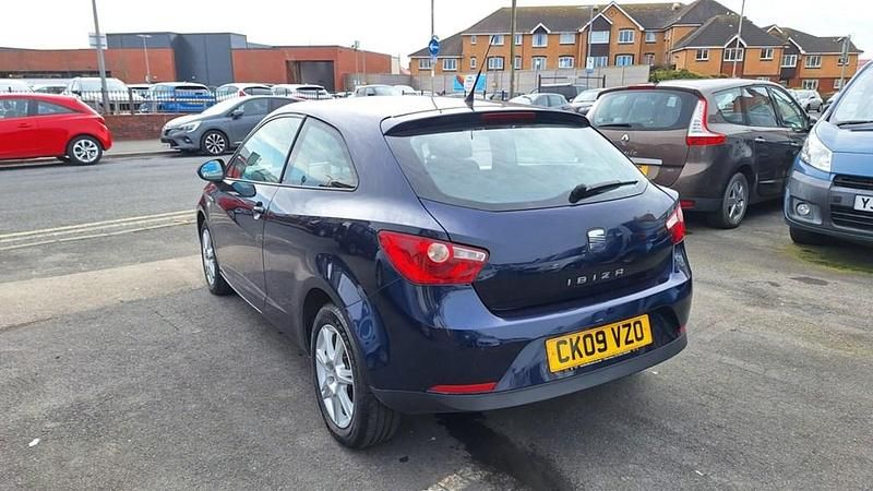 Begagnad Seat Ibiza SE 85 HK (62 kW) 2009 Blå Halvkombi