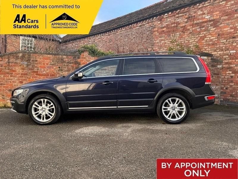 Blue Used 2016 Volvo XC70 SE Lux | £12,995 (Fair price) - Image 1/4
