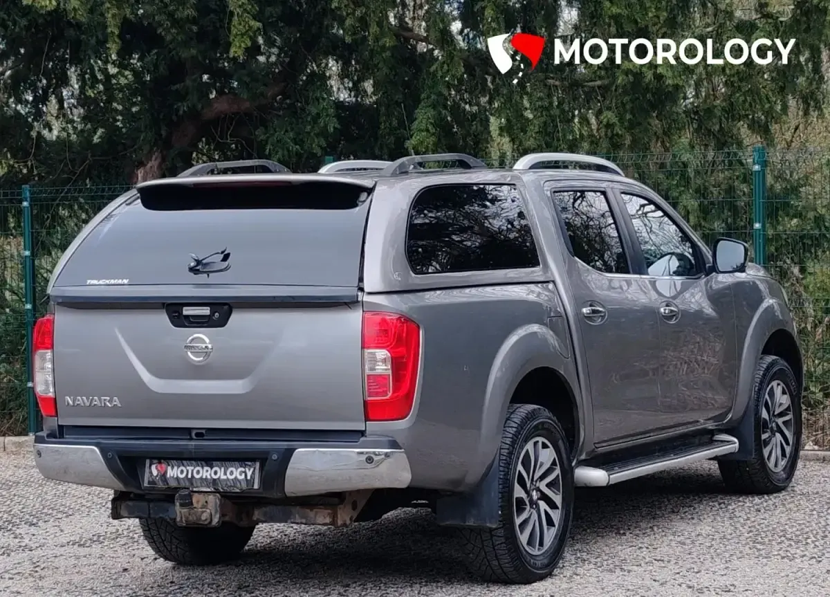 Begagnad Nissan Navara Tekna 190 HK (139 kW) 2018 Grå Pickup