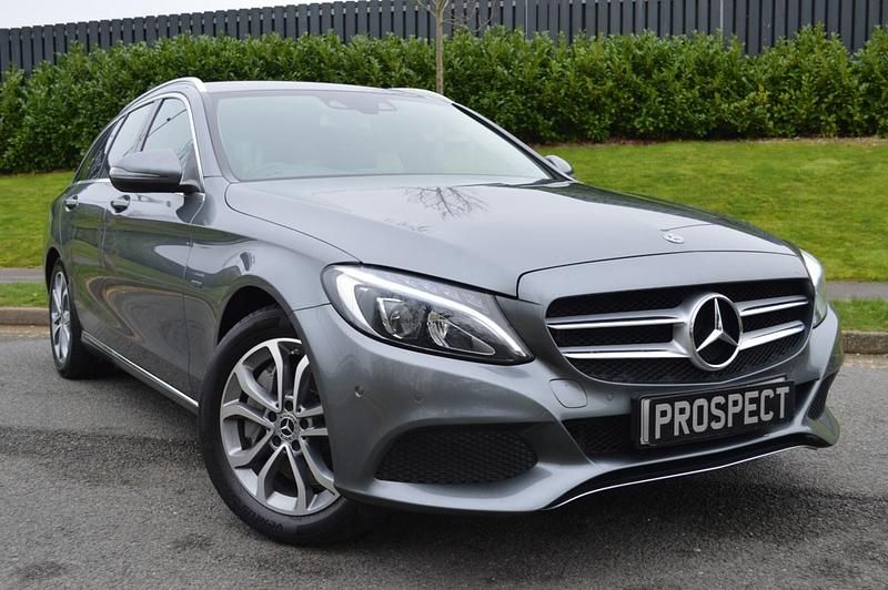 Begagnad Mercedes C350e 2018 Grå Kombi