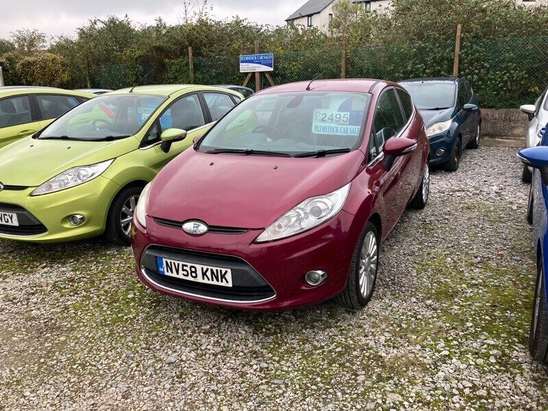 Red Used 2009 Ford Fiesta Titanium Hatchback | £2,495 (A bit pricey) - Image 1/4