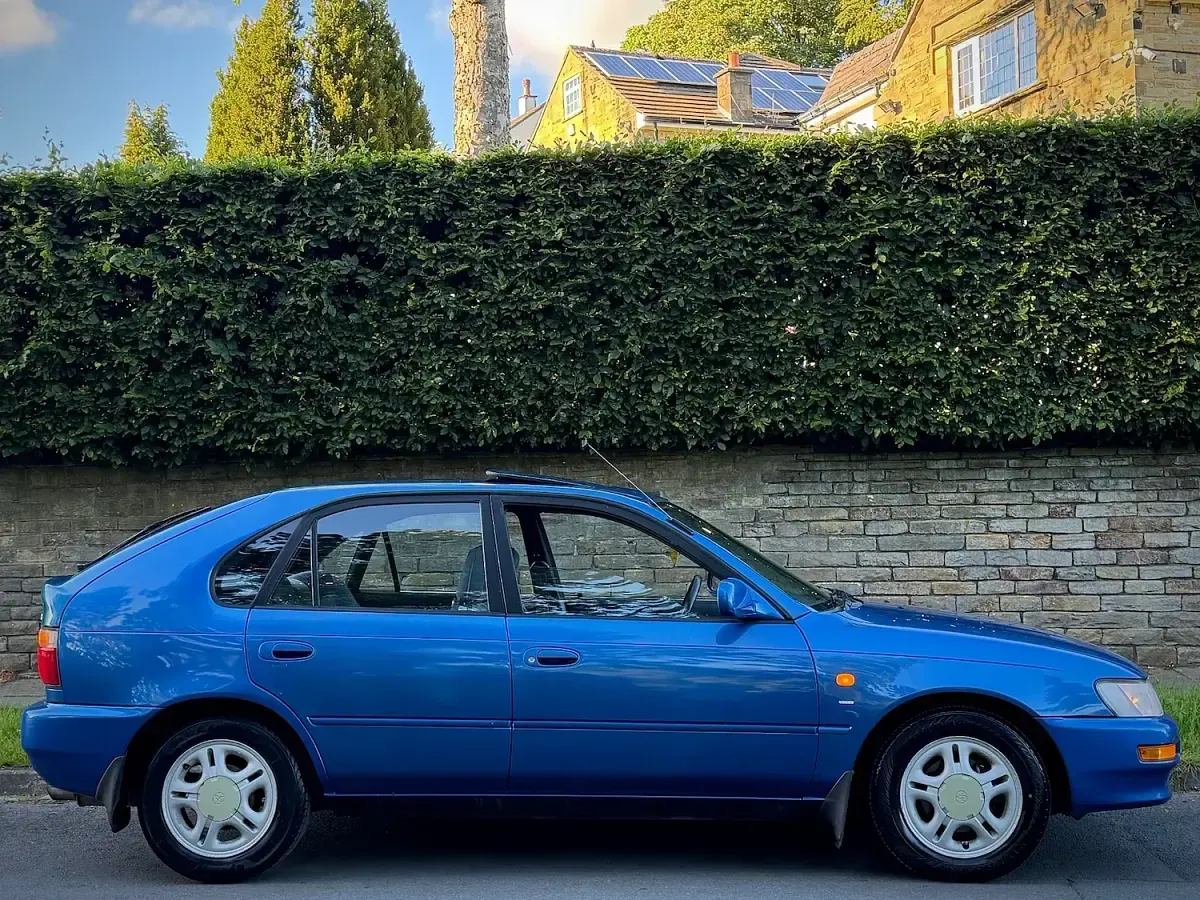 Used Toyota Corolla 75 HP (55 kW) 1997 Blue Hatchback