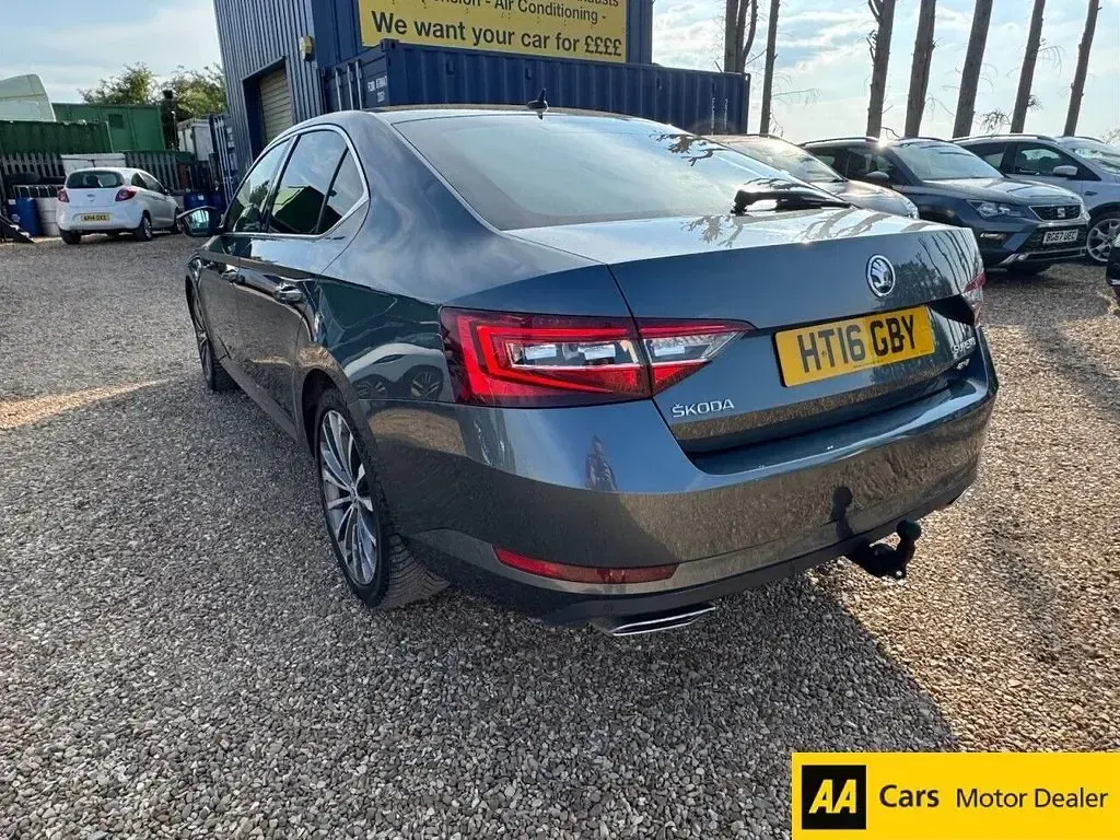 Used Skoda Superb LAURIN & KLEMENT 280 HP (205 kW) 2016 Grey Hatchback