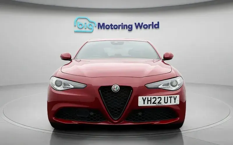 Used Alfa Romeo Giulia Sprint 280 HP (205 kW) 2021 Red Sedan