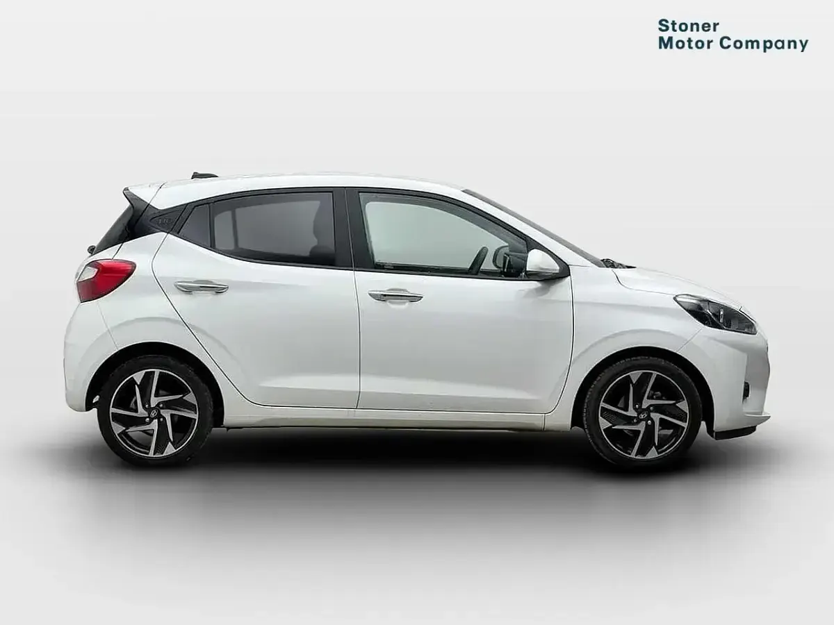 Used Hyundai i10 Premium 79 HP (58 kW) 2025 White Hatchback