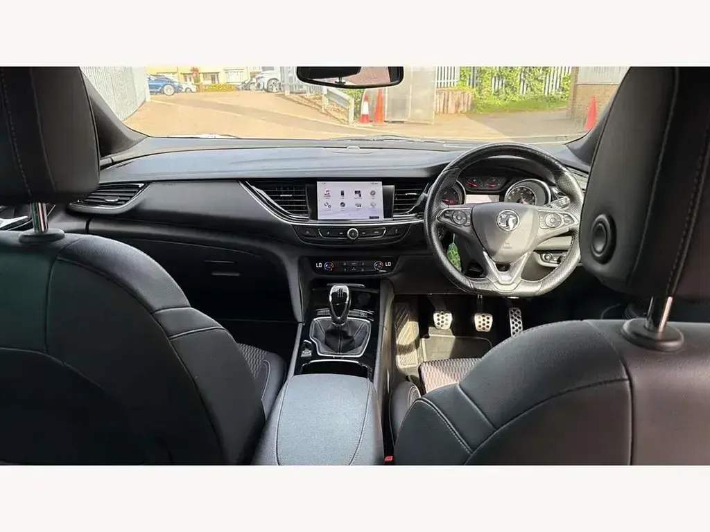 Używany Vauxhall Insignia SRi 136 KM (100 kW) 2017 Szary Hatchback