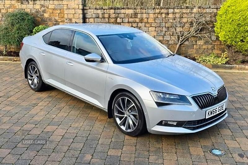 Used Skoda Superb 190 HP (139 kW) 2017 Silver Hatchback