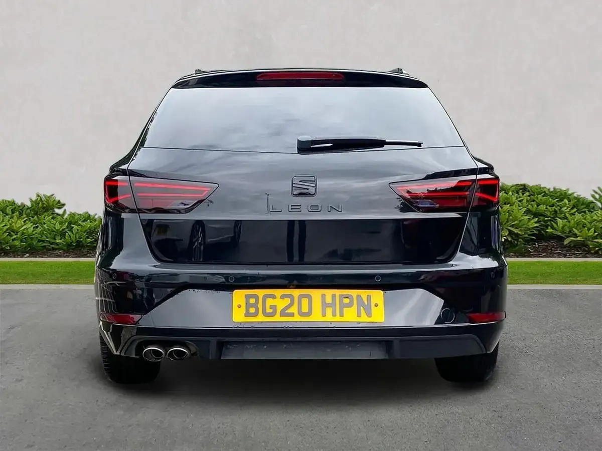 Used Seat Leon XCELLENCE Lux 147 HP (108 kW) 2020 Black Estate