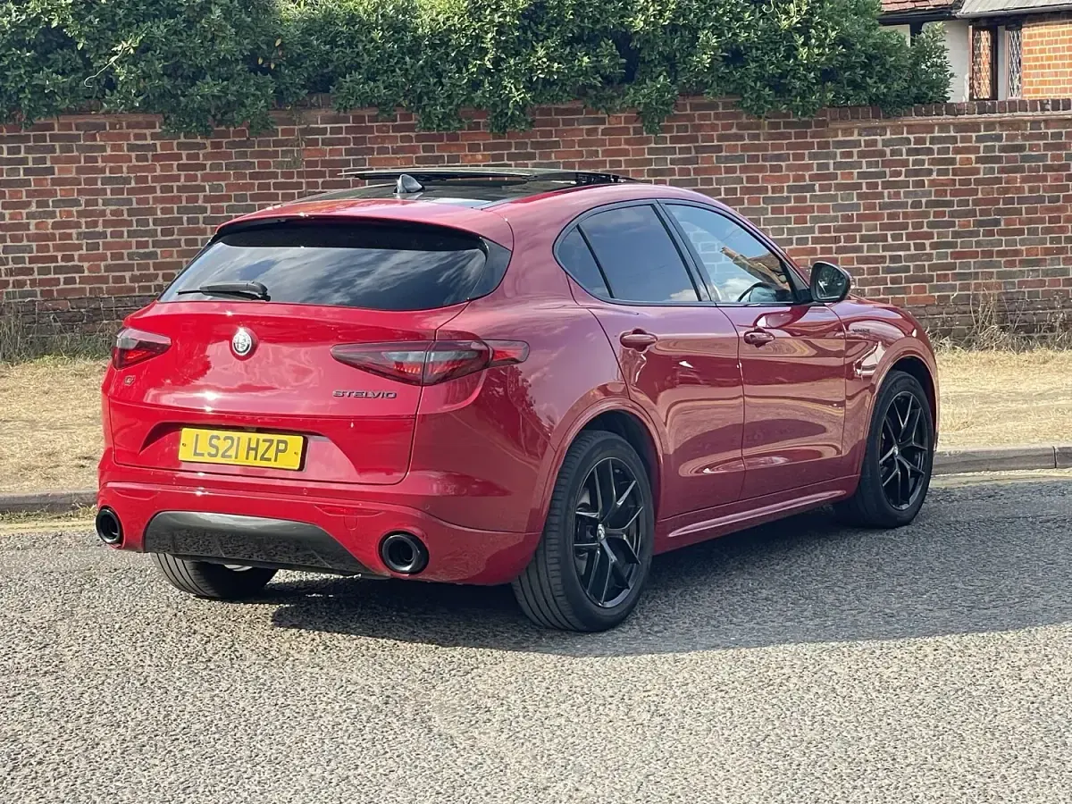 Used Alfa Romeo Stelvio Veloce 276 HP (202 kW) 2021 Red SUV