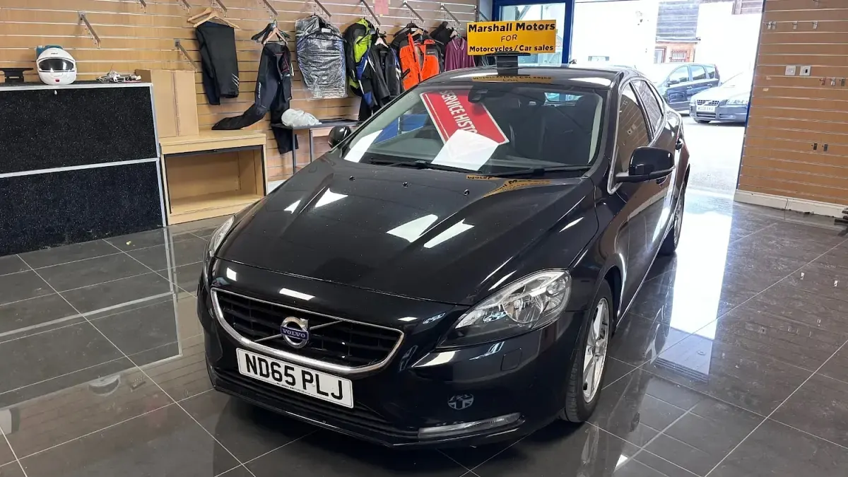Used Volvo V40 SE 120 HP (88 kW) 2015 Black Hatchback